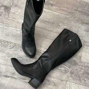 WOMENS RAMPAGE TALL BOOTS SIZE 6.5